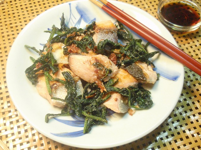 あざみと鮭の油炒め