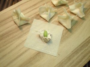 あざみの花とクリームチーズの揚げしゅうまい