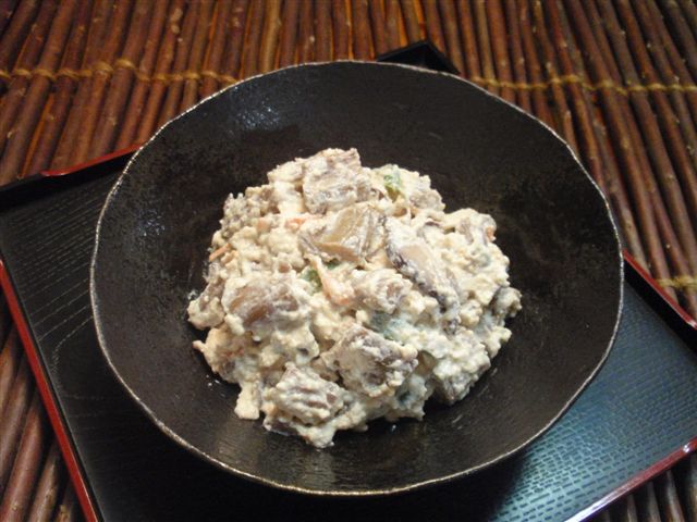 いもがらとにんにくの白和え