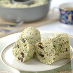 かぶの葉・レーズン・くるみの蒸しケーキ