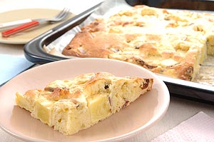 さつまいもとレーズンのオーブン焼きケーキ