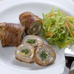 さといもとゆで卵の豚肉巻き