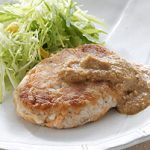 さといもと鮭のハンバーグ