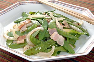 さやえんどうとベーコンの炒め物