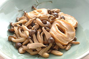 しめじと車麩の煮物