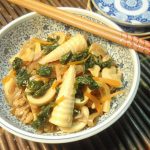じしばりとたけのこの煮物