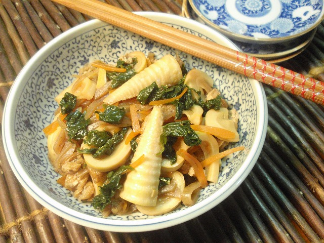 じしばりとたけのこの煮物
