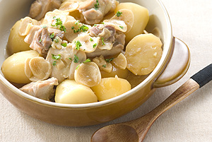 じゃがいもと鶏肉のにんにく煮