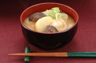 じゃがいも・たまねぎ・しいたけの雑煮