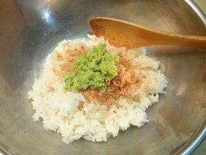 すりおろしわさびの牛肉巻きおにぎり