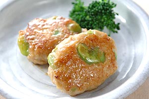 そら豆の鶏バーグ照り焼き