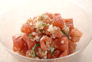 たっぷりトマトのごまドレッシングサラダ