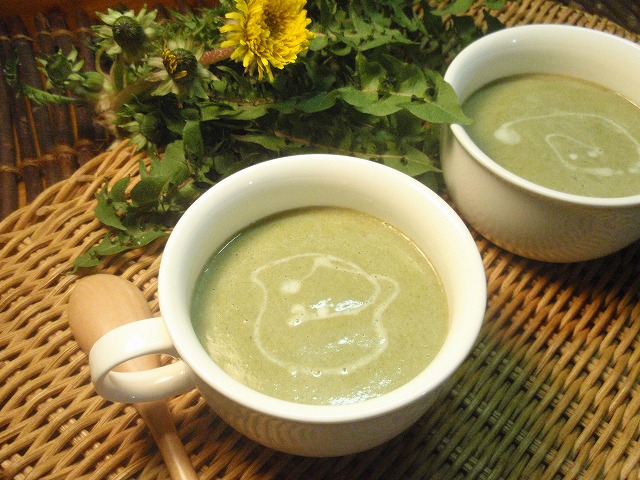 たんぽぽの豆乳スープ