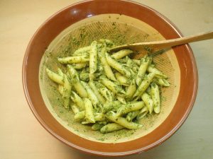 たんぽぽペーストのパスタ