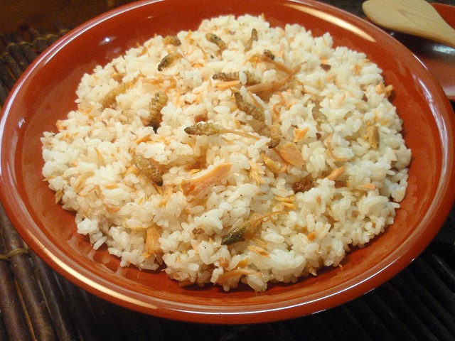 つくしと紅鮭の炊き込みごはん