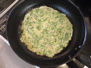 はこべと鶏ひき肉のトーストサンド