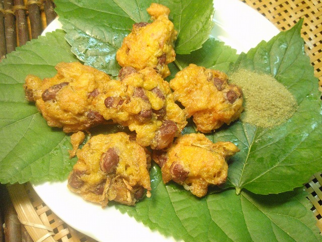 ひるがおの地下茎と豆のかき揚げ