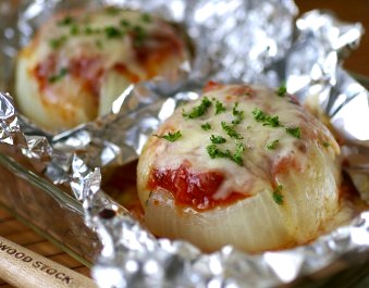 まるごと新玉ねぎのミートソース焼き