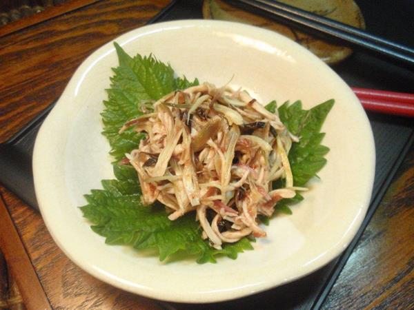 みょうがと鶏ササミ肉の梅肉和え