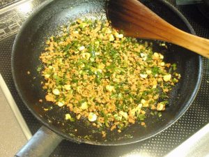 やぶかんぞうと豚ひき肉のサフランライス