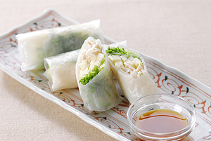 りんごと鶏ササミ肉の生春巻き