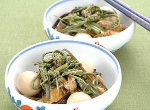わらびと油揚げの煮物