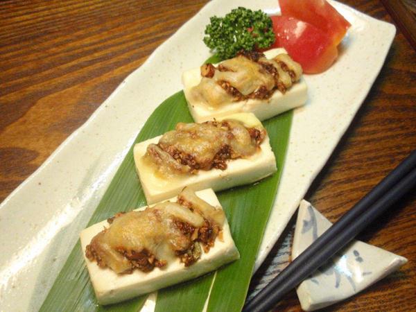 アチャールとナッツの豆腐味噌チーズ焼き