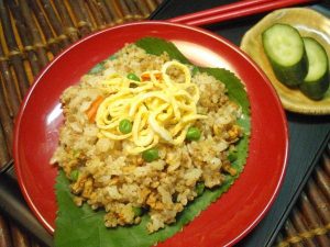 アチャール入りドライカレーのいなりずし