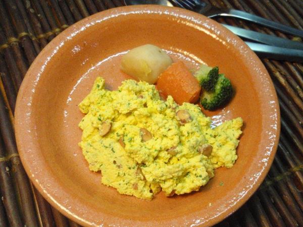 アーモンド入りヨーグルトのスクランブルエッグ