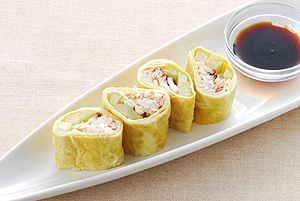 カニ・しいたけ・セロリの薄焼き卵蒸し