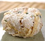 カリカリ油揚げとカツオ節のおにぎり