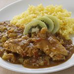 キウイフルーツと鶏手羽先のカレー