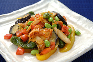 キムチと揚げ夏野菜のだし汁和え