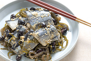 サンマと昆布の黒豆煮