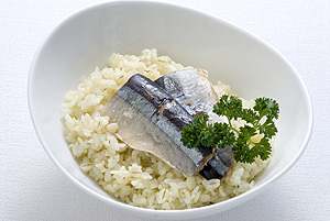 サンマのはと麦入りサフランライス