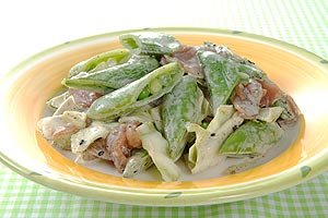 スナップえんどうとカツオの和えもの