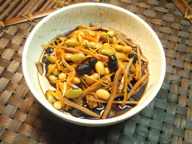 スルメとにんじん入りの浸し豆