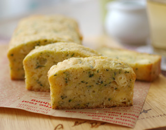 ズッキーニとチーズのパウンドケーキ