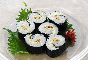セロリと納豆のチーズ海苔巻き