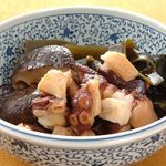 タコと昆布、しいたけの煮物