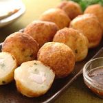 タコのじゃがいも包み揚げ