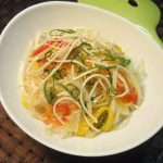 チーズの細切り野菜サラダ