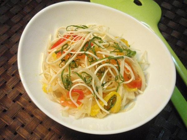 チーズの細切り野菜サラダ