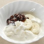 バナナと小豆のパイナップルヨーグルトがけ