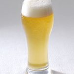 ビールとジンジャーエールのカクテル