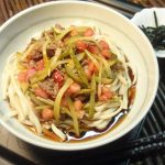 ピクルスと牛肉の冷やしうどん