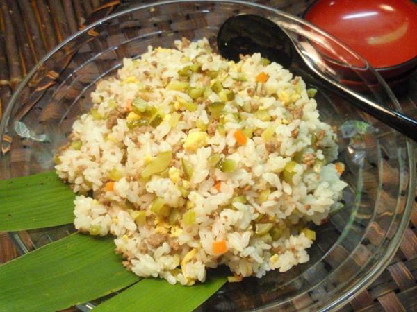 ピクルスと甘辛豚ひき肉の混ぜ寿司
