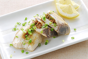 ブリの梅肉はさみ焼き