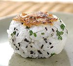 ブロッコリースプラウトとごまの焼きおにぎり