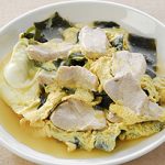 マグロとワカメの卵とじ